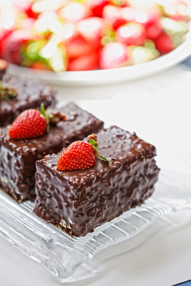 strawberry, dessert, fudge, chocolate, ready-to-eat, no people, chocolate cake, sweet food, confectionery, garnish, brownie, sweets, riga, red, red currant
