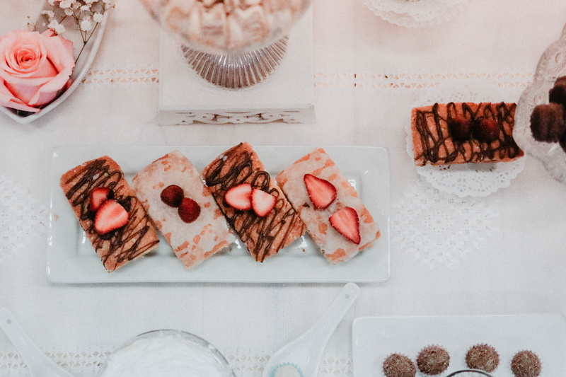 fudge, brownie, bread, 5K, indoors, variation, food and drink, no people, blossom, toppings, desert, accessories, strawberry, asuncion, sweet food, dessert