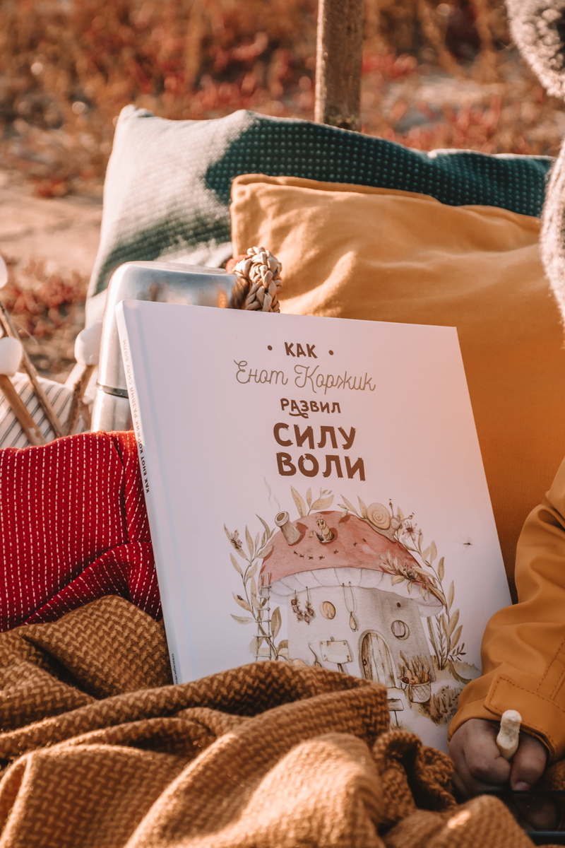 person, box, day, communication, linen, box - container, text, plant, still life, no people, book, blanket, musical instrument, 5K, nature, container