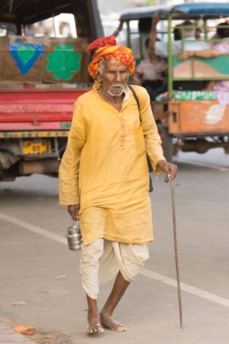 life, outdoors, adult, 2K, senior adult, transportation, clothing, street, real people, asia, front view, yellow, one person, walking, mode of transportation
