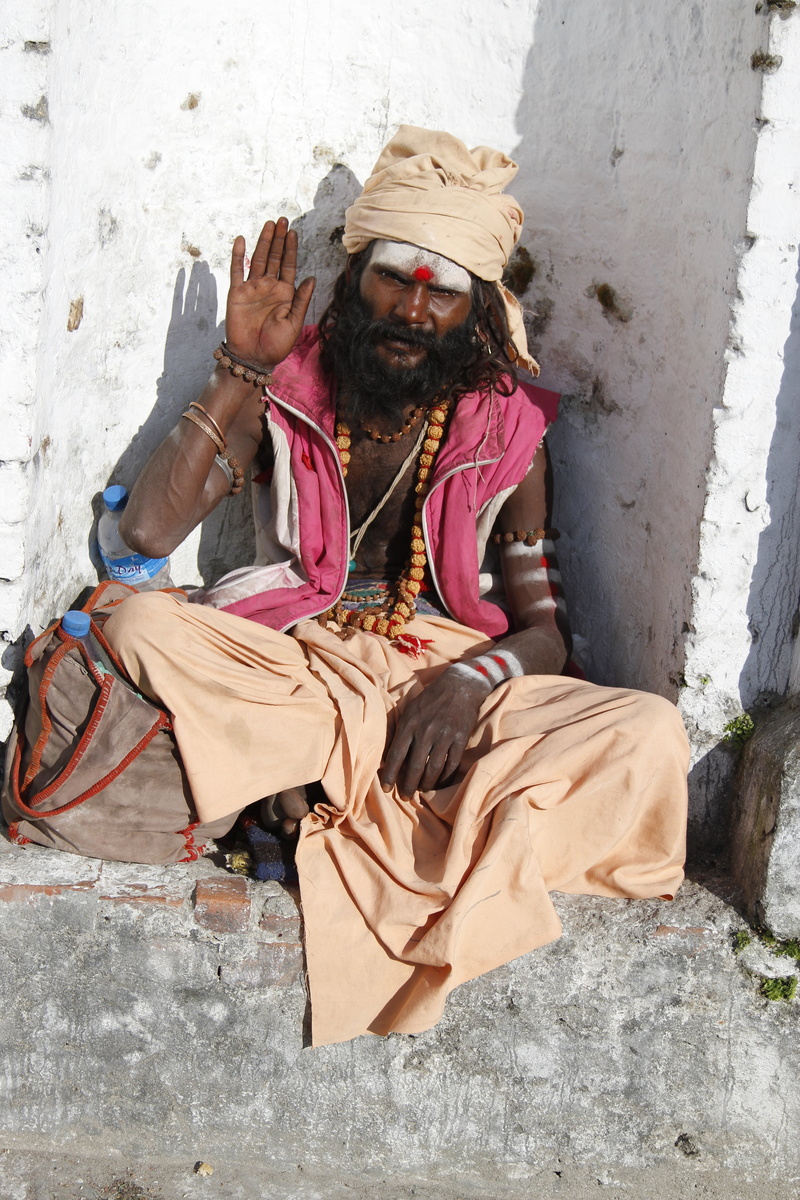 hindu, mature men, sitting, nepal, kathmandu, day, sadhu, lifestyles, peace, leisure activity, outdoors, turban, full length, facial hair, adult, front view