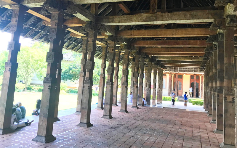 kandy, travel, the way forward, footpath, indoors, lifestyles, in a row, incidental people, direction, building, day, colonnade, 2K, real people, group of people