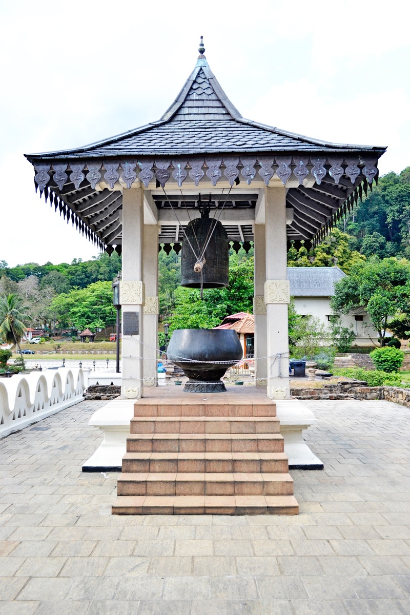 temple, temple of the tooth, big bell, built structure, steps, plant, 1080P, outdoors, building, religion, tree, spirituality, day, sound, architecture