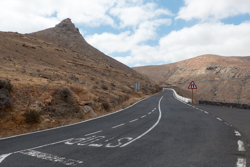 Road, mountain range, vanishing point, Cars, diminishing perspective, outdoors, the way forward, cloud - sky, sign, no people, non-urban scene, text, mountain