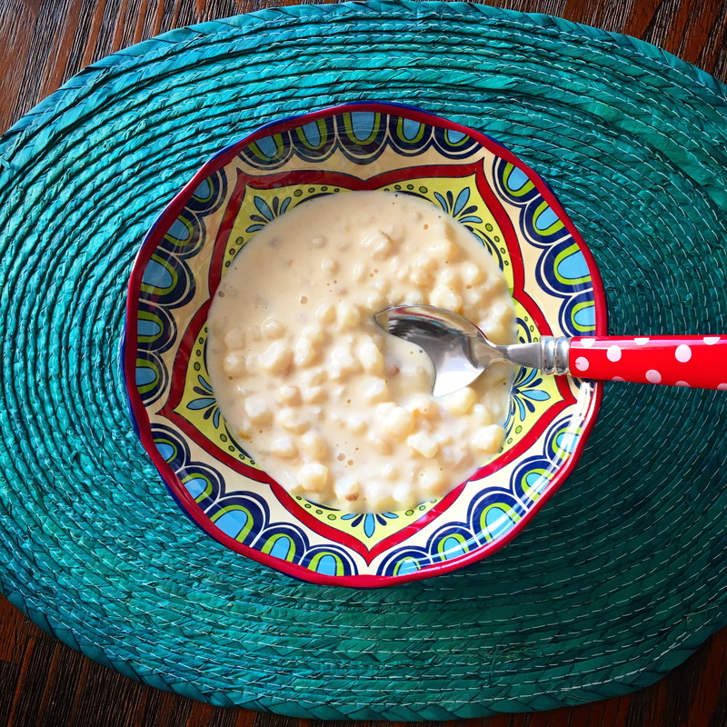 canjica, sweet food, floral pattern, indoors, sweet, serving size, eating utensil, popular, ready-to-eat, high angle view, dairy product, food, food and drink