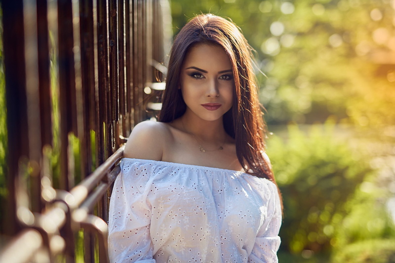 teenager, 1080P, Karolina Grabowska, brown eyes, beautiful woman, outdoors, hair, portrait, Ariel Grabowski, looking at camera, white clothing, long hair