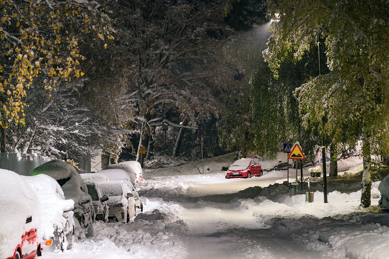 flowing water, night, beauty in nature, street, large group of people, cars, snow-covered, season, nature, deep, 4K, rims, bright, cold temperature, heavy