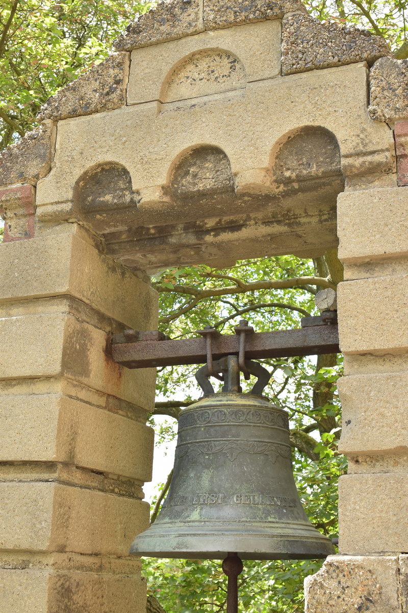 electric lamp, wall, stone wall, 5K, building, wall - building feature, the past, old, history, belief, spirituality, outdoors, old ruin, Bell, day, Rieder