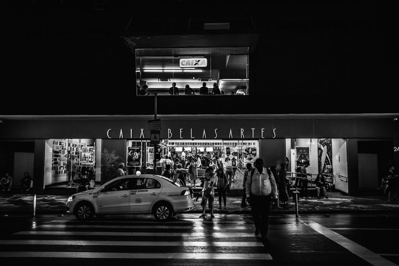 people, black and white, street, adult, land vehicle, caixa belas artes, waiting, movie house, city life, architecture, motor vehicle, city, night, men