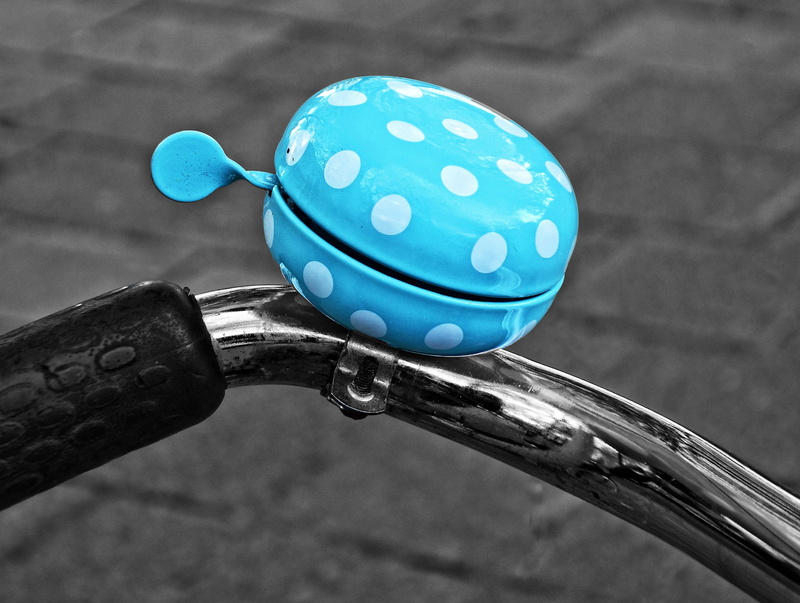 bell, close-up, blue, 2K, wheel, day, outdoors, transportation, activity, no people, handle, helmet, ring, bicycle, focus on foreground, mode of transportation