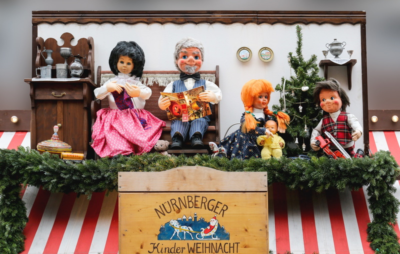 christmas market, small business, 4K, holiday - event, plant, females, nature, men, child, fairy tales, adult, christmas, celebration, kids christmas