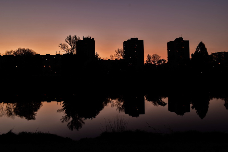 flare, beauty in nature, building, mesa, standing water, no people, 4K, water, dawn, reflection, lake, symmetry, light, silhouette, outdoors, dusk, plant