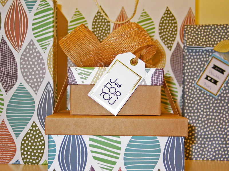 retail, striped, greeting card, congratulations, unpack, decoration, wishes, gift tape, surprise, made, text, western script, still life, no people, art and craft