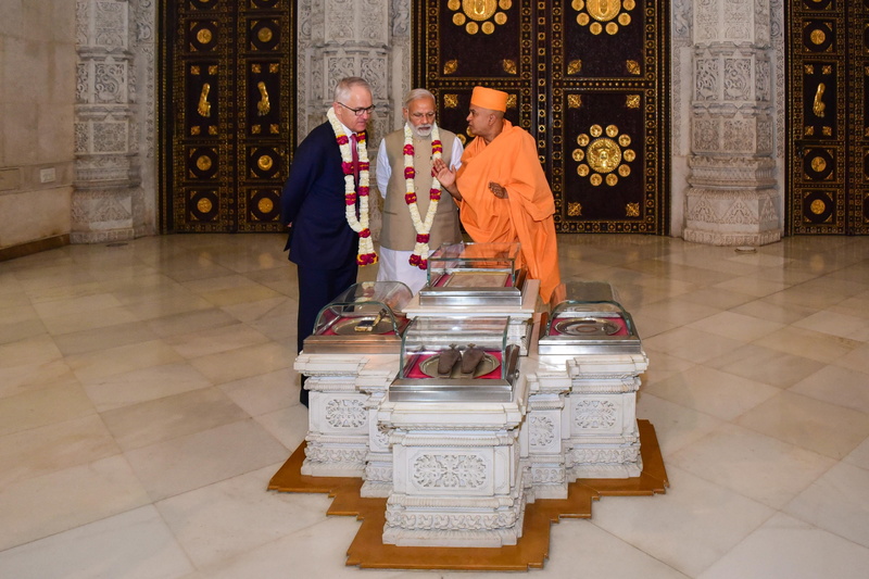 place of worship, full length, indoors, men, india, meet, women, religion, standing, building, temple, akshardham, picture, happiness, pixabay, gallery