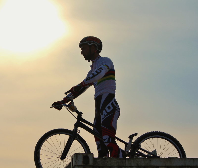 motion, ride, activity, outdoors, crash helmet, men, riding, 4K, headwear, land vehicle, lifestyles, bicycle, sky, nature, sport, leisure activity, launch pad