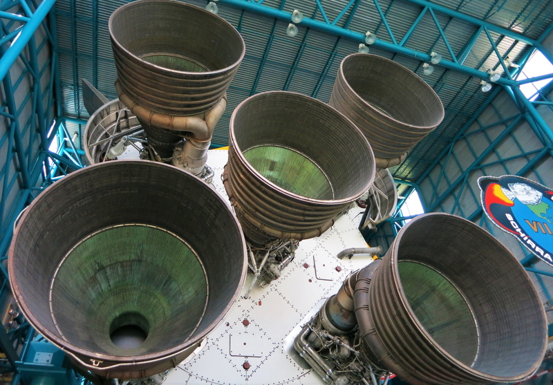 basket, brown, washing dishes, plant, art and craft, plate, bowl, Usa, close-up, no people, day, paint can, container, retail, high angle view, Rocket