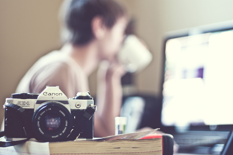 sof, computer, camera, bokeh, women, tones, film  camera, old-fashioned, females, silver, camera - Photographic Equipment, dslr, retro Styled, DSLR camera