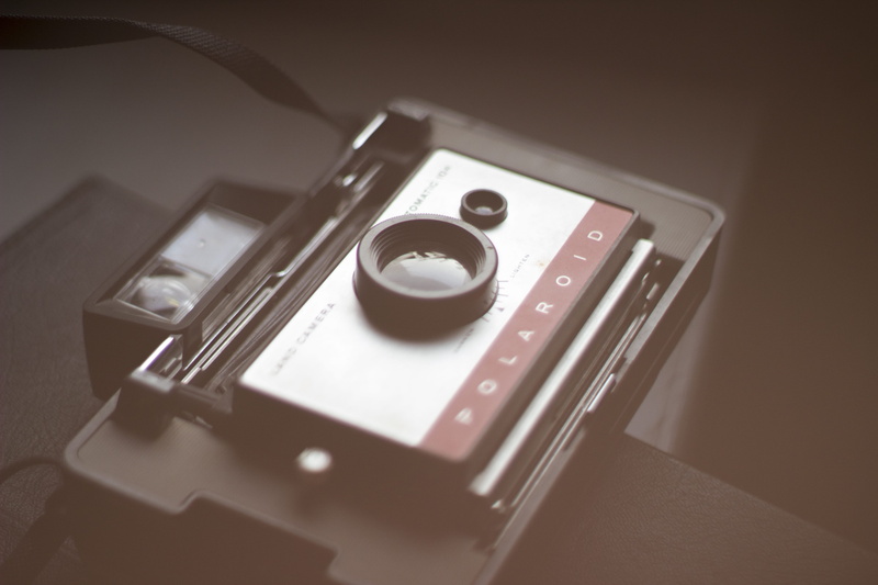 close-up, convenience, white, camera, red, film, 5K, technology, old, retro camera, indoors, studio shot, communication, electrical equipment, polaroid land camera