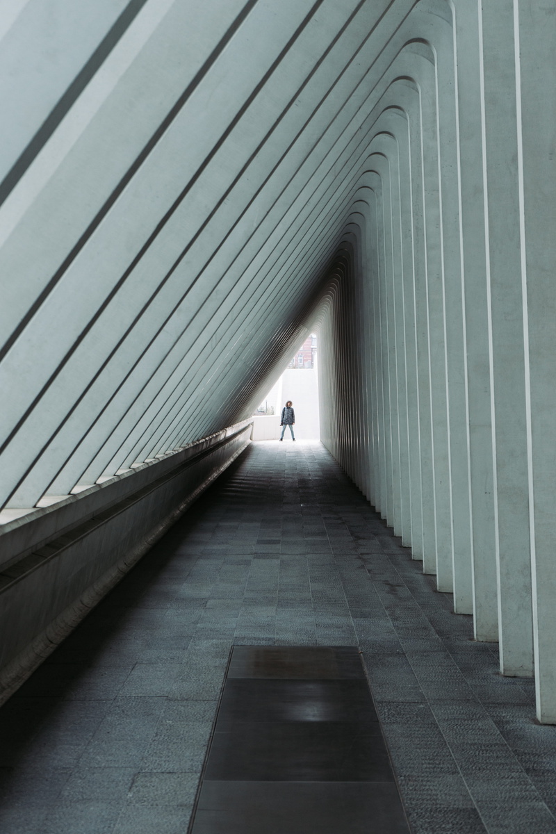 standing, real people, hallway, lifestyles, 5K, architecture, symmetry, the way forward, footpath, leisure activity, built structure, unrecognizable person
