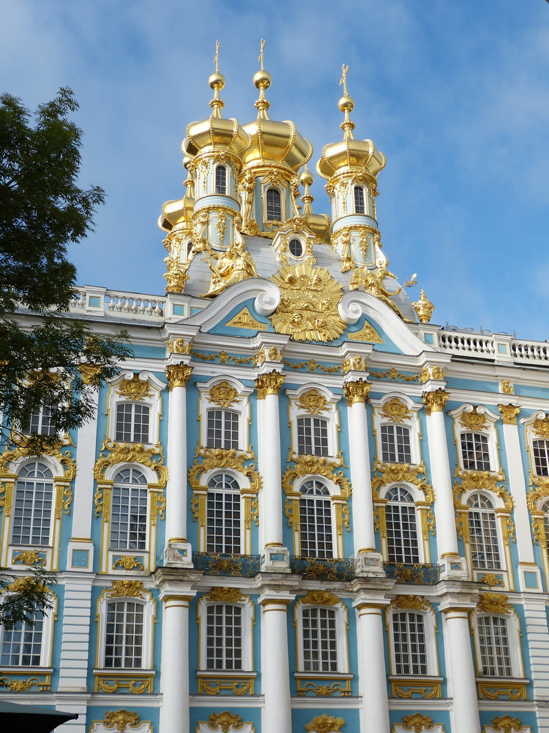 church, architectural column, russia, tourism, sky, building exterior, painted, day, white, palace, no people, historically, catherines palace, st petersburg
