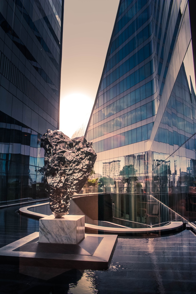 reflection, 5K, modern, hotel, office building exterior, sunlight, built structure, window, no people, sky, building, plant, entrepreneurship, skyscraper
