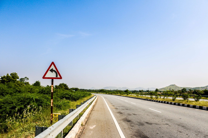 india, symbol, communication, sky, day, plant, transportation, road sign, highway, 4K, road, outdoors, city, diminishing perspective, roads, roadsign