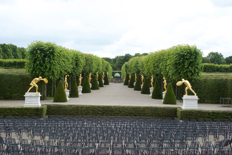 history, architecture, 4K, cloud - sky, historically, sky, empty, plant, repetition, memorial, hanover, outdoors, hedge, grave, germany, stone, no people