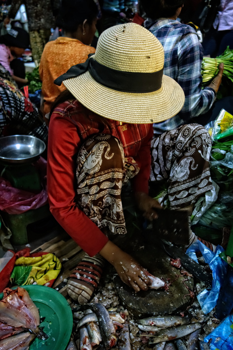 men, people, 5K, women, selling, food, adult, hat, real people, clothing, cambodia, for sale, market, rear view, asia, lifestyles, healthy eating, retail