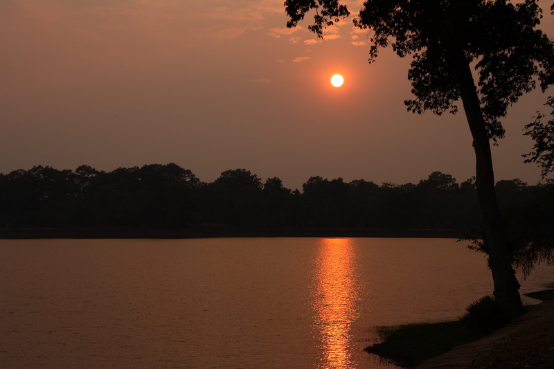 tranquil scene, sky, water, silhouette, outdoors, beauty in nature, asia, waterfront, sun, idyllic, nature, khmer, landscape, angkor, non-urban scene, zen