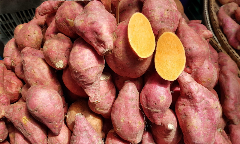 cambodian, freshness, food, wellbeing, cambodia, sweet potato, market stall, close-up, sale, sweet, food and drink, 2K, market, retail, small business