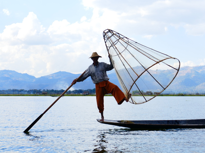 cloud - sky, fish, inlesee, myanmar, sky, basket, fishing net, day, standing, rowing, lake, fischer, inle Lake, full length, one person, 4K, asia, men
