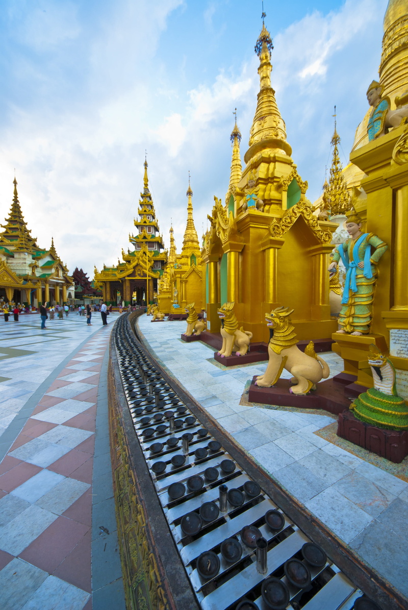art and craft, 4K, building exterior, gold colored, outdoors, representation, architecture, human representation, building, myanmar, religion, male likeness