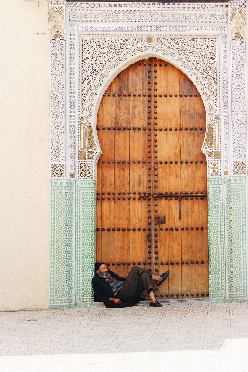 relax, building exterior, pattern, doorway, ornate, place of worship, bright, sitting, lay, closed, 2K, religion, one person, wall - building feature
