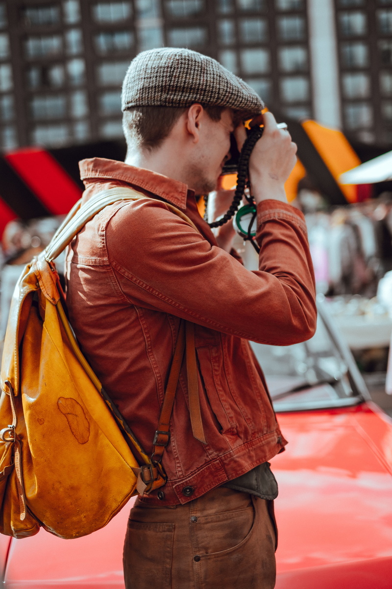 clothing, incidental people, 4K, guy, occupation, lifestyles, travel, technology, people, day, street, real people, holding, mode of transportation, architecture