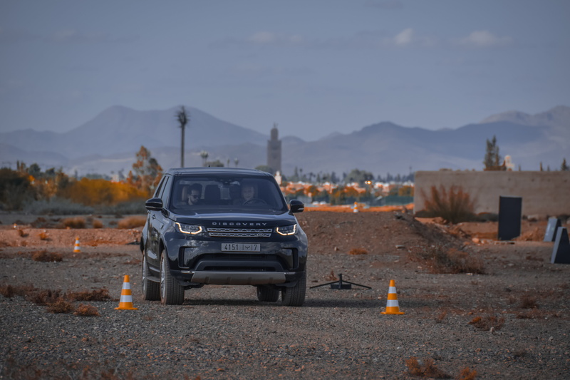 environment, land rover, road, marrakesh, mountain range, nature, rangrover discovery, rangerover, outdoors, sky, transportation, landscape, focus on foreground