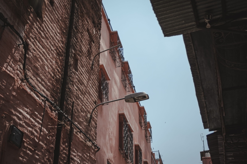 architecture, old, marrakesh, outdoors, apartment, residential district, 5K, day, window, built structure, city, building, electric lamp, lighting equipment