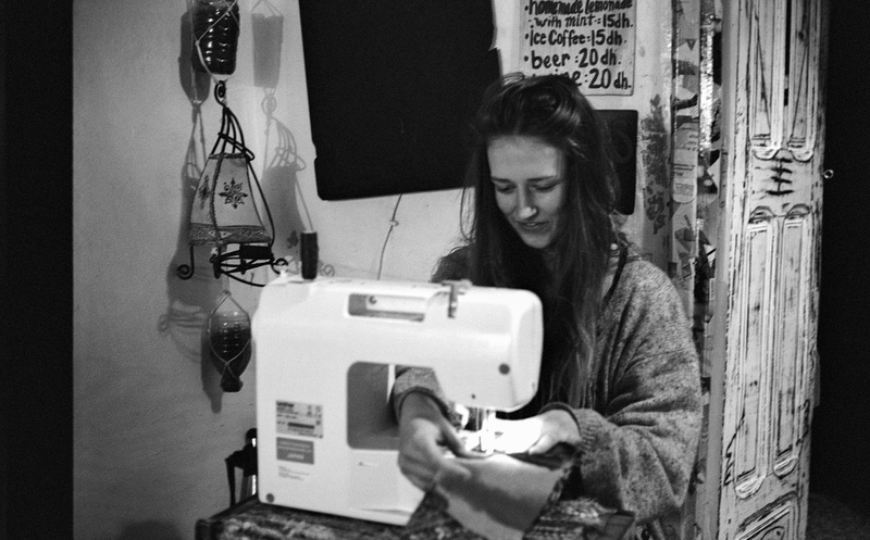females, electro 35, adult, ilford, yashica, sewing machine, analog, girl, morocco, waist up, young adult, tailor, occupation, portrait, xp2 super, beautiful woman