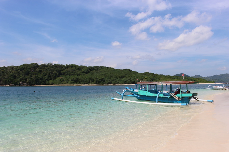 beauty in nature, summer, tree, bali, tranquil scene, turquoise colored, day, mode of transportation, transportation, ocean, land, sea, outrigger, 2K