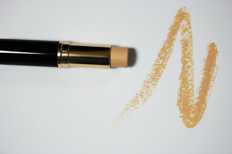 beauty Product, copy space, indoors, close-up, studio shot, glamour, makeover, office, creativity, hue makeup, technology, business, pen, single object