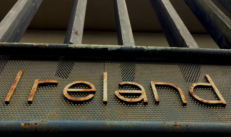 douglas street, wooden, 8K, r, united kingdom, close-up, holes, letter, metal, e, decay, sign, connection, rusty, pattern, eire, detail, architecture