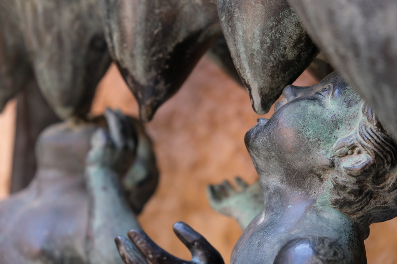 men, day, wolf, water, people, selective focus, sculpture, architecture, close-up, 5K, romulus and remus, art and craft, indoors, human representation