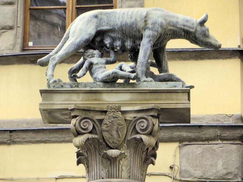 fountain, architecture, gargoyle, history, carving - craft product, ornate, 4K, craft, no people, representation, color, column, art and craft, outdoors