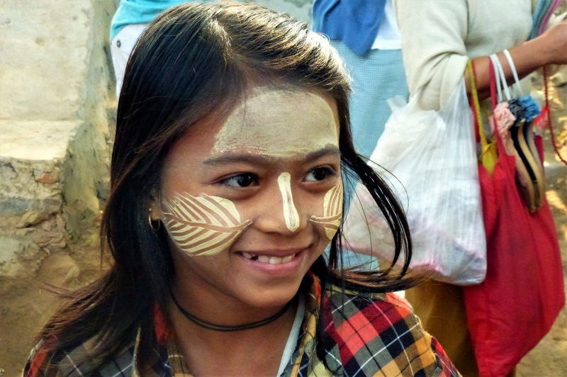lifestyles, real people, females, woman, close-up, two people, young adult, human face, smiling, people, face, female, leisure activity, women, tradition