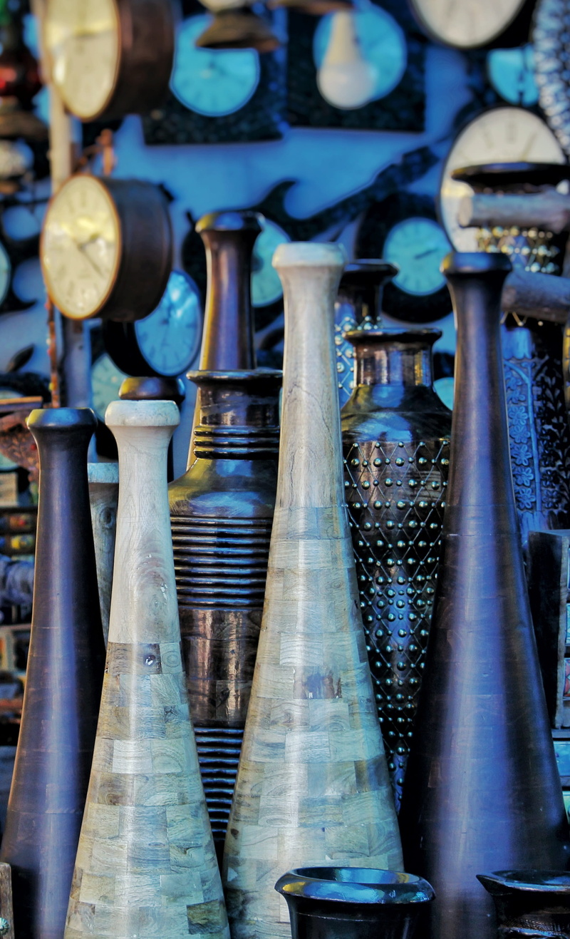 2K, day, indoors, factory, blue, vase, industry, no people, flower, machine part, large group of objects, metal, close-up, arrangement, backgrounds, selective focus