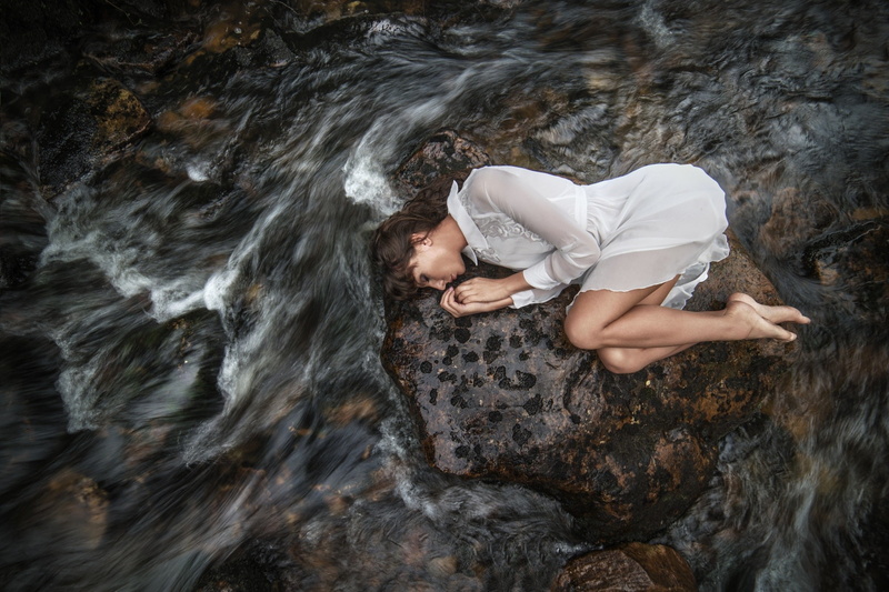 stream, fashion, barefoot, solid, lifestyles, rock, brunette, high angle view, rock - object, beauty, women, white dress, top view, full length, 1080P