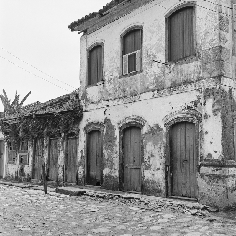 building, brazil, paraty, city, black and white, outdoors, history, arch, america, sky, architecture, clear sky, facade, flat, village, latin, house, door