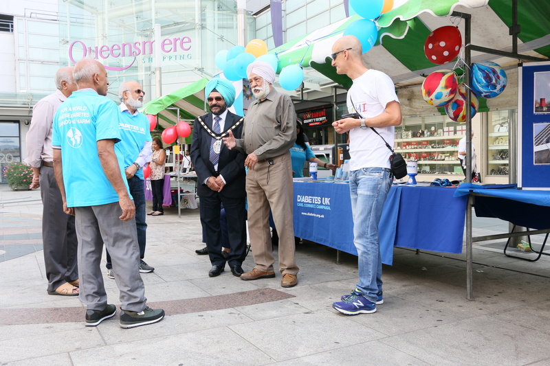 swami, adult, united kingdom, leisure activity, city, day, 5K, full length, people, senior men, women, togetherness, males, diabetes, senior adult, smiling