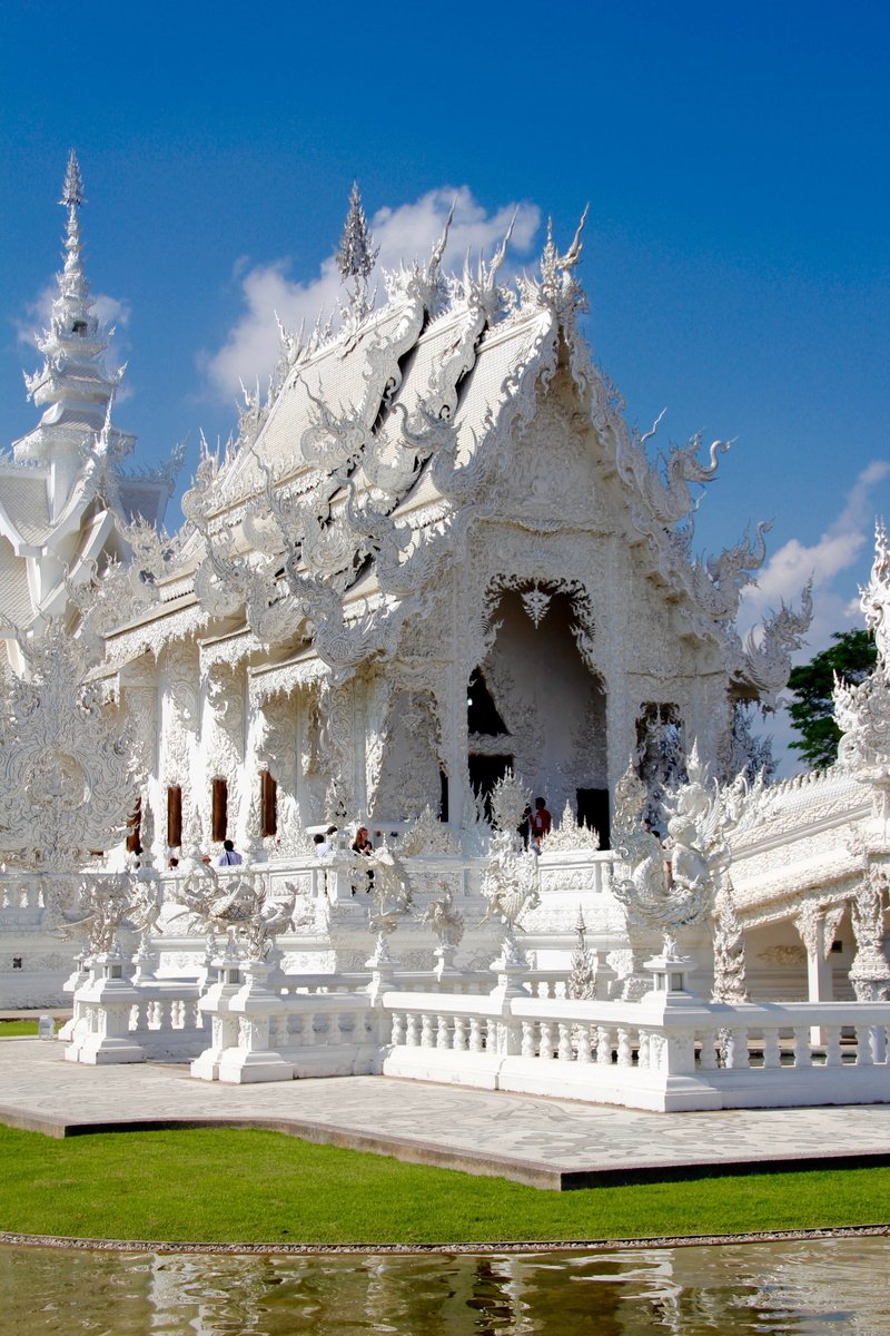 white, building, sky, architectural column, religion, 5K, roof, history, white temple, plant, place of worship, buddha, chiang rai, great, thailand, day