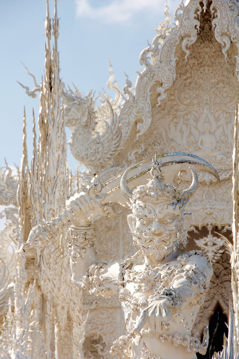 5K, sukothai, close-up, nature, winter, chiang rai, thailand, buddhist, buddha, water, cold temperature, focus on foreground, white color, white, dragons