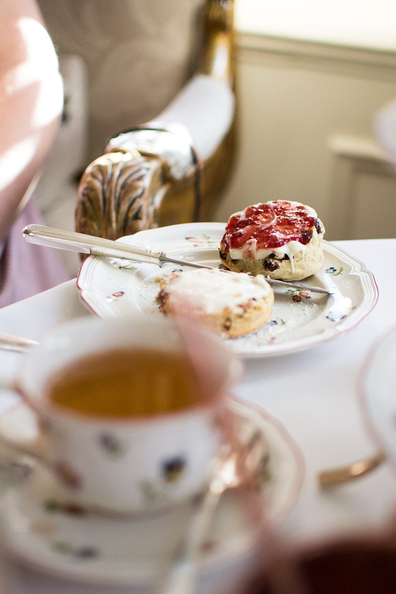 plate, cream, selective focus, freshness, breakfast, crockery, cup, tea cup, sweet food, mug, served, no people, food and drink, still life, afternoon tea
